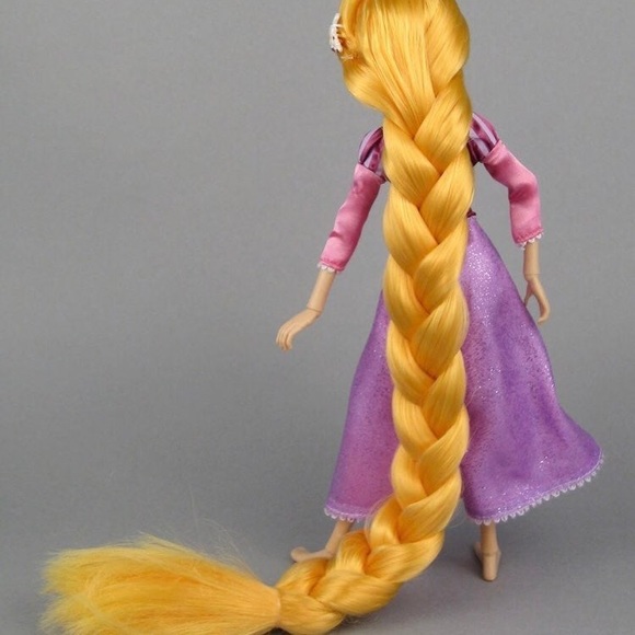 Rapunzel tangled 16 point articulation doll - Picture 6 of 10
